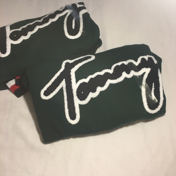 ❌SOLD ❌TOMMY HILFIGER LAWSON CREW - Picture 3 of 5